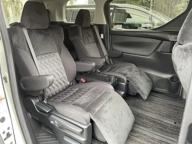 トヨタ アルファード S Aパッケージ 三重県 2018(平30)年 3.3万km ホワイトパールクリスタルシャイン /モデリスタエアロ//モデリスタマフラー//純正9型メモリナビ//フルセグTV//バックカメラ//CD/DVD/Bluetooth//両側パワースライドドア//アダプティブクルーズコントロール//ビルトインETC2.0//スマートキーx2//LEDヘッドライト/LEDフォグ//助手席&2列目オットマン//PCS衝突軽減ブレーキ//LTA車線維持支援機能//PKSB/RSA//クリアランスソナー//W.サイドエアバッグ//カーテン.ニーエアバッグ//ABS/横滑り防止装置//前後ドライブレコーダー//オートライト/オートハイビーム//革巻きステアリング//プライバシーガラス//ドアバイザー//社外19インチAW//新車時保証書//取扱説明書//ナビ取説