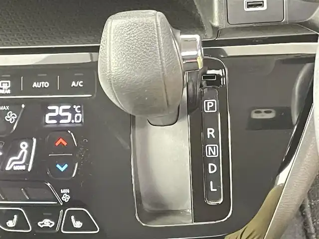 三菱 ｅＫクロス G プラスエディション 千葉県 2022(令4)年 1.4万km オレンジ 禁煙車　/純正７型ナビ　/フルセグＴＶ　ＢＴ　ＣＤ　ＤＶＤ　/全周囲カメラ　/衝突軽減システム　/車線逸脱警報　/先行車発進お知らせ　/標識検知　/ふらつき警報　/シートヒーター　/ＥＴＣ　/電格ミラー　/プッシュスタート/純正フロアマット/純正アルミホイール