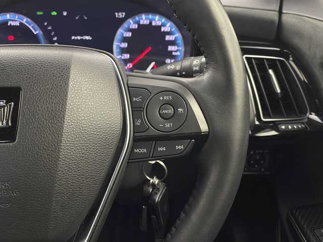 トヨタ クラウン ハイブリッド RS アドバンス 栃木県 2019(平31)年 3.1万km ホワイトパールクリスタルシャイン 純正ナビ/（BT/フルセグ/CD/DVD/AM/FM/ミラーリング）/衝突軽減システム/クリアランナソー/ブラインドスポットモニター/車線逸脱抑制機能/レーダークルーズコントロール/パーキングアシスト/横滑り防止/インテリルームミラー/全周囲カメラ/前席シートヒーター/前席パワーシート/ステアリングヒーター/MTモード付AT/前後ドライブレコーダー/ETC2.0/電動格納ミラー/純正アルミホイール/純正フロアマット/プッシュスタート/スマートキー/スペアキー