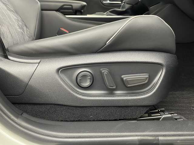 トヨタ クラウン ハイブリッド RS アドバンス 栃木県 2019(平31)年 3.1万km ホワイトパールクリスタルシャイン 純正ナビ/（BT/フルセグ/CD/DVD/AM/FM/ミラーリング）/衝突軽減システム/クリアランナソー/ブラインドスポットモニター/車線逸脱抑制機能/レーダークルーズコントロール/パーキングアシスト/横滑り防止/インテリルームミラー/全周囲カメラ/前席シートヒーター/前席パワーシート/ステアリングヒーター/MTモード付AT/前後ドライブレコーダー/ETC2.0/電動格納ミラー/純正アルミホイール/純正フロアマット/プッシュスタート/スマートキー/スペアキー