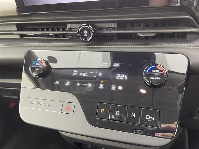 日産 セレナ ハイウェイスター V 福井県 2023(令5)年 4.4万km プリズムホワイト 純正12.3インチナビ/(Bluetooth/フルセグTV/USB)/ビルトインＥＴＣ２．０/両側パワースライドドア/プロパイロット/ブラインドスポットモニター/前後ソナー/レーンキープアシスト/ＬＥＤライト/オートライト/オートマチックハイビーム/電動パーキング/ブレーキホールド/プッシュスタート/スマートキーx2