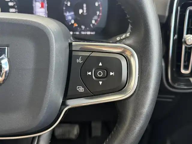 ボルボ ＸＣ４０ T4 AWD インスクリプション 愛知県 2019(令1)年 6.5万km クリスタルホワイトP /正規ディーラー車//ハーマンカードン //メーカーナビ//フルセグ/USB/AM/FM/バックカメラ//AppleCarPlay/AndroidAuto//前後ドライブレコーダー //純正19AW//ビルトインETC //ルーフレール//パワーバックドア //茶革シート//パワーシート //シートヒーター//LEDオートライト //フォグ //コーナリングライト//革巻きステア //ステアスイッチ //ステアヒーター//シティセーフティ //衝突回避 //自動駐車 //自動発車//LKA //RSI //CTA //BLIS //ACC //パークアシスト//パワーバックドア //オートリトラウィンカーミラー//スマートキー //プッシュスタート //純正マット//保証書 //取説 //ディーラー記録簿 //スペアキー
