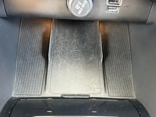 ボルボ ＸＣ４０ T4 AWD インスクリプション 愛知県 2019(令1)年 6.5万km クリスタルホワイトP /正規ディーラー車//ハーマンカードン //メーカーナビ//フルセグ/USB/AM/FM/バックカメラ//AppleCarPlay/AndroidAuto//前後ドライブレコーダー //純正19AW//ビルトインETC //ルーフレール//パワーバックドア //茶革シート//パワーシート //シートヒーター//LEDオートライト //フォグ //コーナリングライト//革巻きステア //ステアスイッチ //ステアヒーター//シティセーフティ //衝突回避 //自動駐車 //自動発車//LKA //RSI //CTA //BLIS //ACC //パークアシスト//パワーバックドア //オートリトラウィンカーミラー//スマートキー //プッシュスタート //純正マット//保証書 //取説 //ディーラー記録簿 //スペアキー