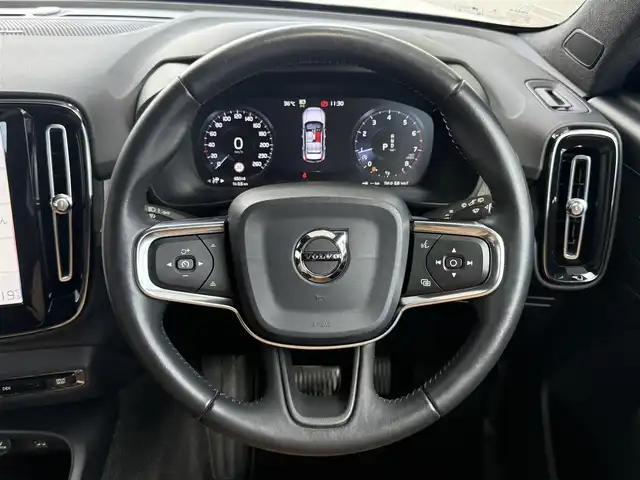 ボルボ ＸＣ４０ T4 AWD インスクリプション 愛知県 2019(令1)年 6.5万km クリスタルホワイトP /正規ディーラー車//ハーマンカードン //メーカーナビ//フルセグ/USB/AM/FM/バックカメラ//AppleCarPlay/AndroidAuto//前後ドライブレコーダー //純正19AW//ビルトインETC //ルーフレール//パワーバックドア //茶革シート//パワーシート //シートヒーター//LEDオートライト //フォグ //コーナリングライト//革巻きステア //ステアスイッチ //ステアヒーター//シティセーフティ //衝突回避 //自動駐車 //自動発車//LKA //RSI //CTA //BLIS //ACC //パークアシスト//パワーバックドア //オートリトラウィンカーミラー//スマートキー //プッシュスタート //純正マット//保証書 //取説 //ディーラー記録簿 //スペアキー
