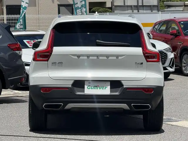 ボルボ ＸＣ４０ T4 AWD インスクリプション 愛知県 2019(令1)年 6.5万km クリスタルホワイトP /正規ディーラー車//ハーマンカードン //メーカーナビ//フルセグ/USB/AM/FM/バックカメラ//AppleCarPlay/AndroidAuto//前後ドライブレコーダー //純正19AW//ビルトインETC //ルーフレール//パワーバックドア //茶革シート//パワーシート //シートヒーター//LEDオートライト //フォグ //コーナリングライト//革巻きステア //ステアスイッチ //ステアヒーター//シティセーフティ //衝突回避 //自動駐車 //自動発車//LKA //RSI //CTA //BLIS //ACC //パークアシスト//パワーバックドア //オートリトラウィンカーミラー//スマートキー //プッシュスタート //純正マット//保証書 //取説 //ディーラー記録簿 //スペアキー