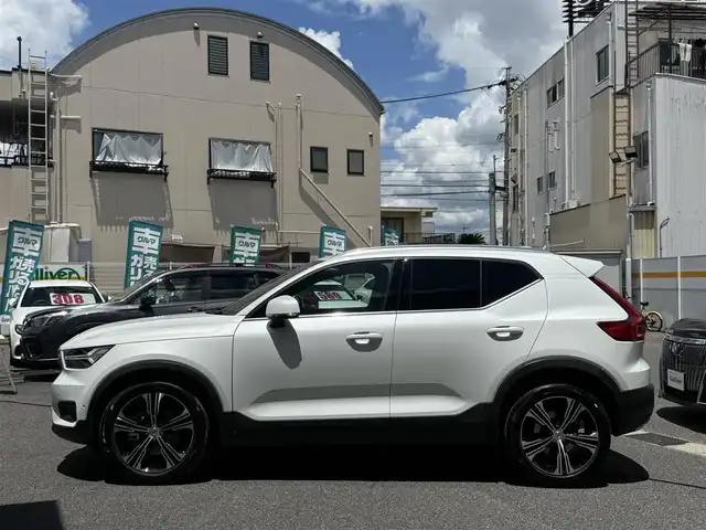 ボルボ ＸＣ４０ T4 AWD インスクリプション 愛知県 2019(令1)年 6.5万km クリスタルホワイトP /正規ディーラー車//ハーマンカードン //メーカーナビ//フルセグ/USB/AM/FM/バックカメラ//AppleCarPlay/AndroidAuto//前後ドライブレコーダー //純正19AW//ビルトインETC //ルーフレール//パワーバックドア //茶革シート//パワーシート //シートヒーター//LEDオートライト //フォグ //コーナリングライト//革巻きステア //ステアスイッチ //ステアヒーター//シティセーフティ //衝突回避 //自動駐車 //自動発車//LKA //RSI //CTA //BLIS //ACC //パークアシスト//パワーバックドア //オートリトラウィンカーミラー//スマートキー //プッシュスタート //純正マット//保証書 //取説 //ディーラー記録簿 //スペアキー