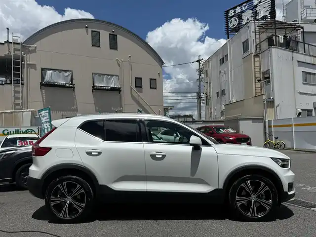 ボルボ ＸＣ４０ T4 AWD インスクリプション 愛知県 2019(令1)年 6.5万km クリスタルホワイトP /正規ディーラー車//ハーマンカードン //メーカーナビ//フルセグ/USB/AM/FM/バックカメラ//AppleCarPlay/AndroidAuto//前後ドライブレコーダー //純正19AW//ビルトインETC //ルーフレール//パワーバックドア //茶革シート//パワーシート //シートヒーター//LEDオートライト //フォグ //コーナリングライト//革巻きステア //ステアスイッチ //ステアヒーター//シティセーフティ //衝突回避 //自動駐車 //自動発車//LKA //RSI //CTA //BLIS //ACC //パークアシスト//パワーバックドア //オートリトラウィンカーミラー//スマートキー //プッシュスタート //純正マット//保証書 //取説 //ディーラー記録簿 //スペアキー