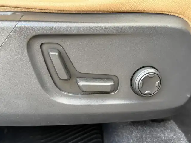 ボルボ ＸＣ４０ T4 AWD インスクリプション 愛知県 2019(令1)年 6.5万km クリスタルホワイトP /正規ディーラー車//ハーマンカードン //メーカーナビ//フルセグ/USB/AM/FM/バックカメラ//AppleCarPlay/AndroidAuto//前後ドライブレコーダー //純正19AW//ビルトインETC //ルーフレール//パワーバックドア //茶革シート//パワーシート //シートヒーター//LEDオートライト //フォグ //コーナリングライト//革巻きステア //ステアスイッチ //ステアヒーター//シティセーフティ //衝突回避 //自動駐車 //自動発車//LKA //RSI //CTA //BLIS //ACC //パークアシスト//パワーバックドア //オートリトラウィンカーミラー//スマートキー //プッシュスタート //純正マット//保証書 //取説 //ディーラー記録簿 //スペアキー