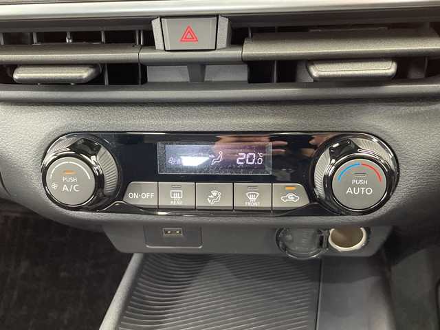 日産 ノート X 栃木県 2021(令3)年 2.2万km オーロラフレアブルーパール メモリーナビ/（CD/Bluetooth/USB/フルセグTV）/エマージェンシーブレーキ/コーナーセンサー/ビルトインETC/禁煙車/オートライト/LEDヘッドライト/横滑り防止装置/フォグランプ/スマートキー/プッシュスタート/ステアリングスイッチ/電動格納ミラー/純正フロアマット