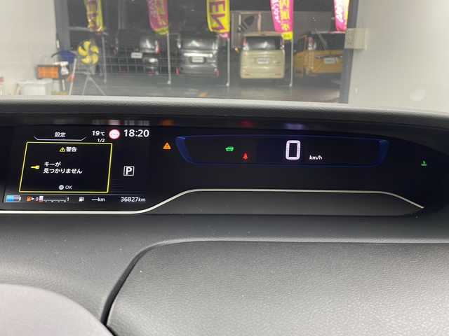 日産 セレナ e－パワー ハイウェイスター V 大阪府 2020(令2)年 3.7万km ブリリアントホワイトパール 純正10インチナビ/・フルセグTV/・Bluetooth/・CD/DVD/・USB接続/純正後席フリップダウンモニター/アラウンドビューモニター/セーフティパックA/パーキングアシスト/エマージェンシーブレーキ/ブラインドスポットモニター/レーダークルーズコントロール/セーフティシールド/車線逸脱警報/車線逸脱防止支援/後方車両検知警報/両側パワースライドドア/ハンズフリーパワースライドドア/ビルトインETC/スマートキー　/プッシュスタート