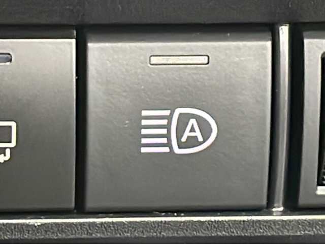 トヨタ ノア ハイブリッド 道北・旭川 2023(令5)年 1.7万km スパークリングブラックパールクリスタルシャイン /4WD//ワンオーナー//禁煙車//純正10/5型ディスプレイオーディオナビ機能付き /BT/CD/DVD/USB/HDMI/フルセグ//トヨタチームメイト//LDA//BSM//PCS//PDA//クリアランスソナー//RCTA//RCD//PKSB//SEA//RSA//LCA//ACC//FCTA//AdvanceDrive//PSD//発進遅れ告知//革巻きステアリング//ステアリングスイッチ//ハーフレザーシート//前席シートヒーター//全方位カメラ//オートライト//LEDヘッドライト//オートマチックハイビーム//フォグランプ//360度ドライブレコーダー//AC１５００W//ETC//サンシェード//ドアバイザー//ヘットライトレベライザー//社外AW冬タイヤ積み込み//純正フロアマット