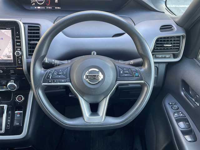 日産 セレナ X Vセレクション 兵庫県 2018(平30)年 6.4万km ダイヤモンドブラック ワンオーナー/保証書・取説・有/純正メモリーナビ・フルセグ・BT・CD・DVD・FM・AM/バックカメラ/全周囲カメラ/ETC/前方ドライブレコーダー/プロパイロット/追尾機能付きクルーズコントロール/車線逸脱防止支援システム/衝突被害軽減ブレーキ/パーキングサポート/クリアランスソナー/ロードサインアシスト/ブレーキホールド/電動パーキングブレーキ/両側パワースライドドア/アイドリングストップ/プッシュスタート/スマートキー×1/純正フロアマット/純正バイザー