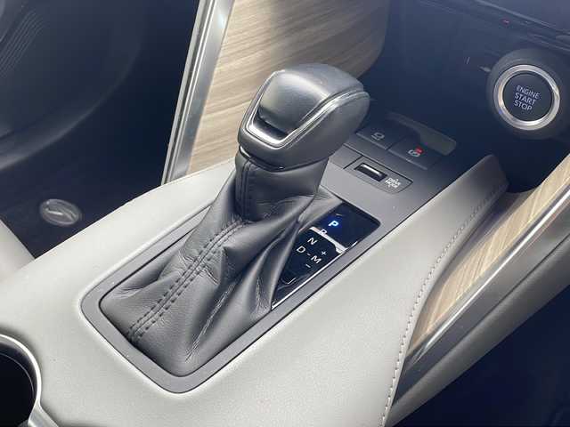 トヨタ ハリアー Z 沖縄県 2021(令3)年 3.8万km ホワイトパールクリスタルシャイン 純正ディスプレイオーディオ/　(ナビ　ラジオ　フルセグＴＶ　ＵＳＢ　Ｂｌｕｅｔｏｏｔｈ)/全方位カメラ/バックカメラ/ビルトインＥＴＣ２．０/アダプティブクルーズコントロール　(ＡＣＣ)/ヘッドアップディスプレイ　(ＨＵＤ)/デジタルインナーミラー/パワーバックドア/ハーフレザーシート/電動パーキングブレーキ/ＬＥＤヘッドライト/クリアランスソナー前後/D席パワーシート/スマートキー/スペアキー有り