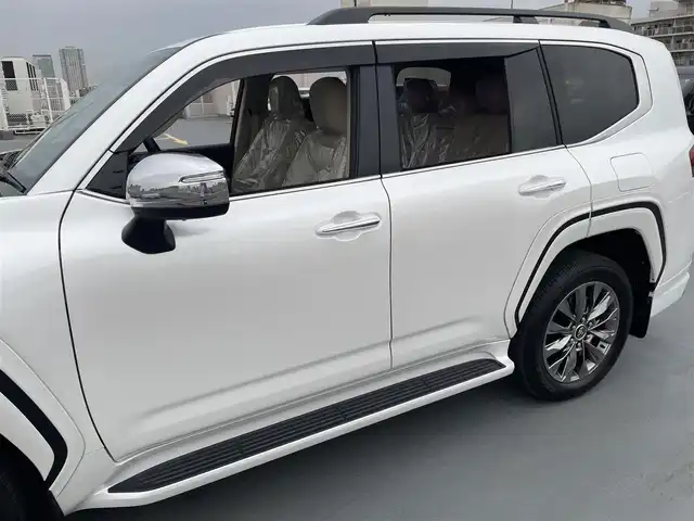 トヨタ ランドクルーザー ZX 東京都 2024(令6)年 0.2万km プレシャスホワイトパール ワンオーナー/４WD/12.3インチディスプレイナビ機能付き/【フルセグTV/Bluetooth/HDMI/USB/CD/DVD】/アランドビューモニター/リアエンターテーメントシステム/パワーバックドア/サンルーフ/ベージュ皮シート/モデリスタフェンダーガーニッシュ/モデリスタリアスカート/モデリスタフロントスポイラー/後席ディスプレイ/純正２０インチアルミ/クールBOX/Toyota Safety Sense/PCS(プリクラッシュセーフティー）/LTA(レーントレーシングアシスト）/AHS(アダプティブハイビームシステム）/RSA(ロードサインアシスト）/レーダークルーズコントロール/先行車発進お知らせ/スペアキー１本/保証書・取説・ナビ説