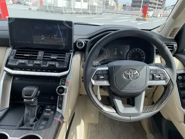 トヨタ ランドクルーザー ZX 東京都 2024(令6)年 0.2万km プレシャスホワイトパール ワンオーナー/４WD/12.3インチディスプレイナビ機能付き/【フルセグTV/Bluetooth/HDMI/USB/CD/DVD】/アランドビューモニター/リアエンターテーメントシステム/パワーバックドア/サンルーフ/ベージュ皮シート/モデリスタフェンダーガーニッシュ/モデリスタリアスカート/モデリスタフロントスポイラー/後席ディスプレイ/純正２０インチアルミ/クールBOX/Toyota Safety Sense/PCS(プリクラッシュセーフティー）/LTA(レーントレーシングアシスト）/AHS(アダプティブハイビームシステム）/RSA(ロードサインアシスト）/レーダークルーズコントロール/先行車発進お知らせ/スペアキー１本/保証書・取説・ナビ説