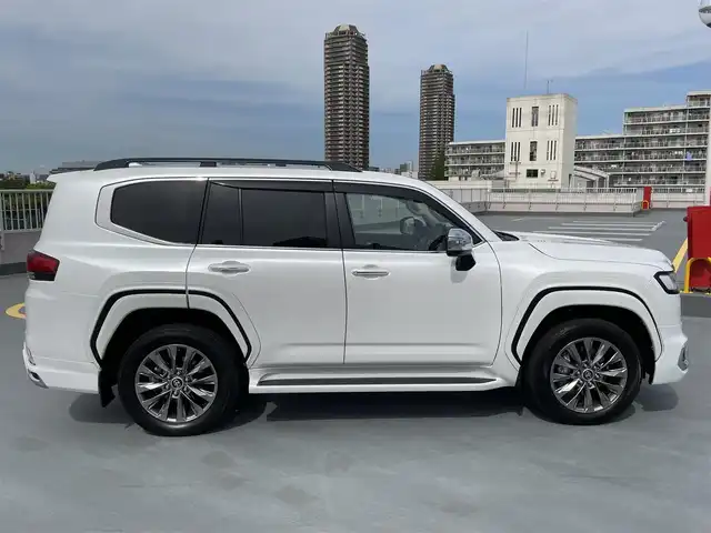 トヨタ ランドクルーザー ZX 東京都 2024(令6)年 0.2万km プレシャスホワイトパール ワンオーナー/４WD/12.3インチディスプレイナビ機能付き/【フルセグTV/Bluetooth/HDMI/USB/CD/DVD】/アランドビューモニター/リアエンターテーメントシステム/パワーバックドア/サンルーフ/ベージュ皮シート/モデリスタフェンダーガーニッシュ/モデリスタリアスカート/モデリスタフロントスポイラー/後席ディスプレイ/純正２０インチアルミ/クールBOX/Toyota Safety Sense/PCS(プリクラッシュセーフティー）/LTA(レーントレーシングアシスト）/AHS(アダプティブハイビームシステム）/RSA(ロードサインアシスト）/レーダークルーズコントロール/先行車発進お知らせ/スペアキー１本/保証書・取説・ナビ説