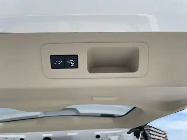 トヨタ ランドクルーザー ZX 東京都 2024(令6)年 0.2万km プレシャスホワイトパール ワンオーナー/４WD/12.3インチディスプレイナビ機能付き/【フルセグTV/Bluetooth/HDMI/USB/CD/DVD】/アランドビューモニター/リアエンターテーメントシステム/パワーバックドア/サンルーフ/ベージュ皮シート/モデリスタフェンダーガーニッシュ/モデリスタリアスカート/モデリスタフロントスポイラー/後席ディスプレイ/純正２０インチアルミ/クールBOX/Toyota Safety Sense/PCS(プリクラッシュセーフティー）/LTA(レーントレーシングアシスト）/AHS(アダプティブハイビームシステム）/RSA(ロードサインアシスト）/レーダークルーズコントロール/先行車発進お知らせ/スペアキー１本/保証書・取説・ナビ説