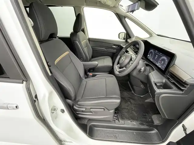 日産 セレナ ハイウェイスター V 福井県 2023(令5)年 4.4万km プリズムホワイト 純正12.3インチナビ/(Bluetooth/フルセグTV/USB)/ビルトインＥＴＣ２．０/両側パワースライドドア/プロパイロット/ブラインドスポットモニター/前後ソナー/レーンキープアシスト/ＬＥＤライト/オートライト/オートマチックハイビーム/電動パーキング/ブレーキホールド/プッシュスタート/スマートキーx2