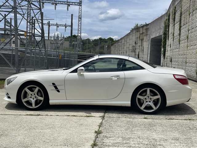 メルセデス・ベンツ ＳＬ３５０ ブルーエフィシェンシー 長崎県 2012(平24)年 8.7万km ダイヤモンドホワイト 純正メーカーナビ/CD DVD再生機能有り/レザーシート/バックカメラ/クルーズコントロール/パドルシフト/パワーシート/メモリーシート/シートヒーター/エアーサスペンション/パワーバックドア/ECOボタン/プッシュスタート/純正19インチアルミホイール/ETC/横滑り防止機能/HIDヘッドライト/スマートキー/スペアキー×1/保証書　取扱説明書