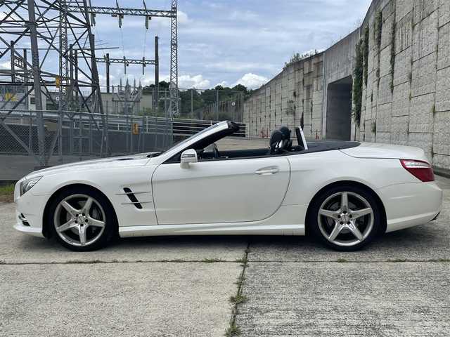 メルセデス・ベンツ ＳＬ３５０ ブルーエフィシェンシー 長崎県 2012(平24)年 8.7万km ダイヤモンドホワイト 純正メーカーナビ/CD DVD再生機能有り/レザーシート/バックカメラ/クルーズコントロール/パドルシフト/パワーシート/メモリーシート/シートヒーター/エアーサスペンション/パワーバックドア/ECOボタン/プッシュスタート/純正19インチアルミホイール/ETC/横滑り防止機能/HIDヘッドライト/スマートキー/スペアキー×1/保証書　取扱説明書