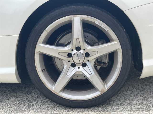 メルセデス・ベンツ ＳＬ３５０ ブルーエフィシェンシー 長崎県 2012(平24)年 8.7万km ダイヤモンドホワイト 純正メーカーナビ/CD DVD再生機能有り/レザーシート/バックカメラ/クルーズコントロール/パドルシフト/パワーシート/メモリーシート/シートヒーター/エアーサスペンション/パワーバックドア/ECOボタン/プッシュスタート/純正19インチアルミホイール/ETC/横滑り防止機能/HIDヘッドライト/スマートキー/スペアキー×1/保証書　取扱説明書