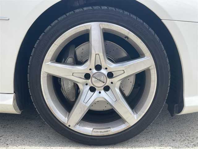 メルセデス・ベンツ ＳＬ３５０ ブルーエフィシェンシー 長崎県 2012(平24)年 8.7万km ダイヤモンドホワイト 純正メーカーナビ/CD DVD再生機能有り/レザーシート/バックカメラ/クルーズコントロール/パドルシフト/パワーシート/メモリーシート/シートヒーター/エアーサスペンション/パワーバックドア/ECOボタン/プッシュスタート/純正19インチアルミホイール/ETC/横滑り防止機能/HIDヘッドライト/スマートキー/スペアキー×1/保証書　取扱説明書