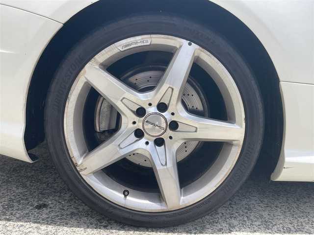 メルセデス・ベンツ ＳＬ３５０ ブルーエフィシェンシー 長崎県 2012(平24)年 8.7万km ダイヤモンドホワイト 純正メーカーナビ/CD DVD再生機能有り/レザーシート/バックカメラ/クルーズコントロール/パドルシフト/パワーシート/メモリーシート/シートヒーター/エアーサスペンション/パワーバックドア/ECOボタン/プッシュスタート/純正19インチアルミホイール/ETC/横滑り防止機能/HIDヘッドライト/スマートキー/スペアキー×1/保証書　取扱説明書