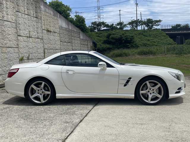 メルセデス・ベンツ ＳＬ３５０ ブルーエフィシェンシー 長崎県 2012(平24)年 8.7万km ダイヤモンドホワイト 純正メーカーナビ/CD DVD再生機能有り/レザーシート/バックカメラ/クルーズコントロール/パドルシフト/パワーシート/メモリーシート/シートヒーター/エアーサスペンション/パワーバックドア/ECOボタン/プッシュスタート/純正19インチアルミホイール/ETC/横滑り防止機能/HIDヘッドライト/スマートキー/スペアキー×1/保証書　取扱説明書