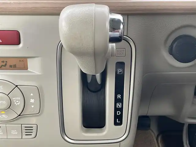 スズキ ラパン X 滋賀県 2017(平29)年 5.5万km フレンチミントパールメタリック 純正ナビ/(Bluetooth/フルセグ/CD/DVD)/衝突軽減ブレーキ/アラウンドビューモニター/アイドリングストップ/D席シートヒーター/ビルトインETC/ドアバイザー/純正ドライブレコーダー/スペアキー/USB