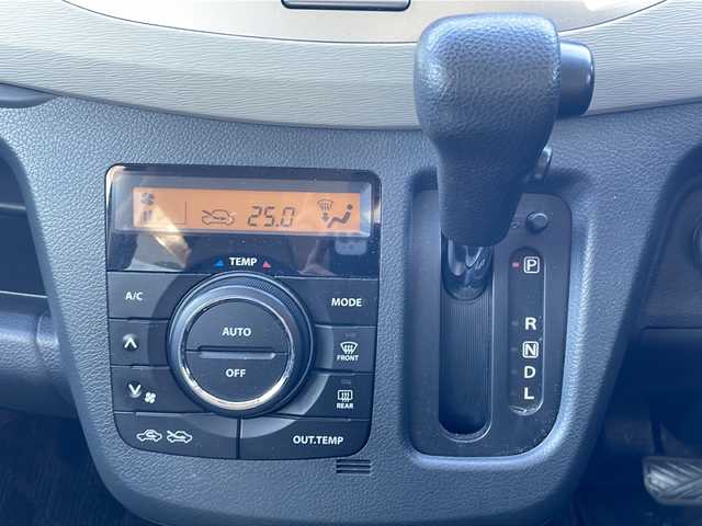 スズキ ワゴンＲ FX 長野県 2015(平27)年 6.9万km シルキーシルバーメタリック 4WD/純正オーディオ/FM・AM・CD/スタッドレスタイヤ車載/運転席シートヒーター/アイドリングストップ/ハロゲンヘッドライト/オートエアコン/ドアバイザー/リモコンキー/ETC/Wエアバッグ/取扱説明書