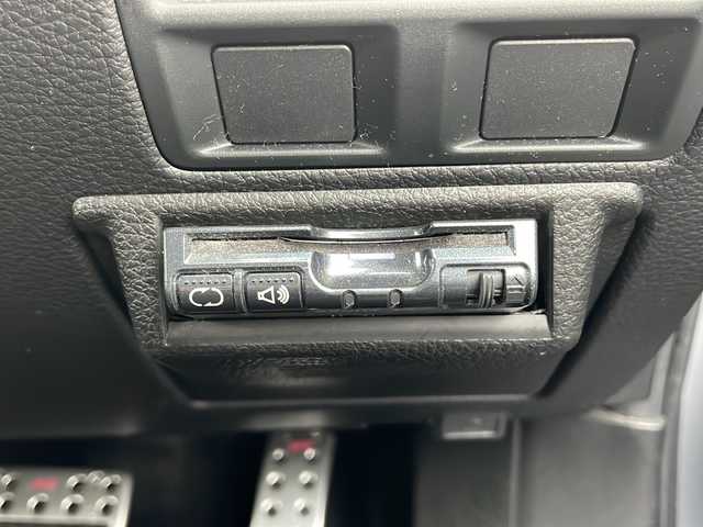 スバル レガシィ ツーリングワゴン 2．5iアイサイト 秋田県 2013(平25)年 6万km アイスシルバーメタリック 社外メモリナビ/・フルセグTV/USB/Bluetooth/・SD/CD/DVD/バックカメラ/アイサイト/前席パワーシート/アイドリングストップ/HIDヘッドライト/純正17インチAW/プッシュスタート