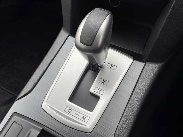 スバル レガシィ ツーリングワゴン 2．5iアイサイト 秋田県 2013(平25)年 6万km アイスシルバーメタリック 社外メモリナビ/・フルセグTV/USB/Bluetooth/・SD/CD/DVD/バックカメラ/アイサイト/前席パワーシート/アイドリングストップ/HIDヘッドライト/純正17インチAW/プッシュスタート