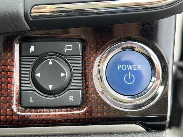 トヨタ クラウン ハイブリッド ロイヤル 茨城県 2017(平29)年 2万km ホワイトパールクリスタルシャイン ワンオーナー/レーンキープアシスト/衝突軽減/純正SDナビ/　　BT/CD/DVD/ワンセグ/バックカメラ/クルーズコントロール/純正16インチアルミホイール/HIDオートライト/オートマティックハイビーム/ドライブレコーダー/スマートキー/ETC