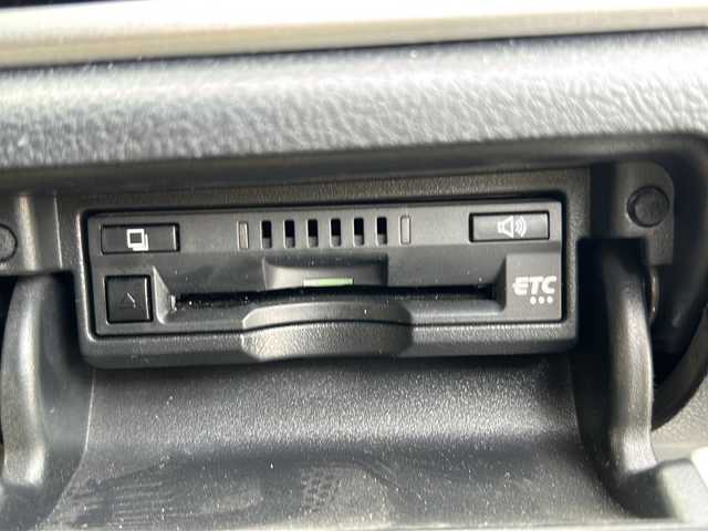 トヨタ クラウン ハイブリッド ロイヤル 茨城県 2017(平29)年 2万km ホワイトパールクリスタルシャイン ワンオーナー/レーンキープアシスト/衝突軽減/純正SDナビ/　　BT/CD/DVD/ワンセグ/バックカメラ/クルーズコントロール/純正16インチアルミホイール/HIDオートライト/オートマティックハイビーム/ドライブレコーダー/スマートキー/ETC