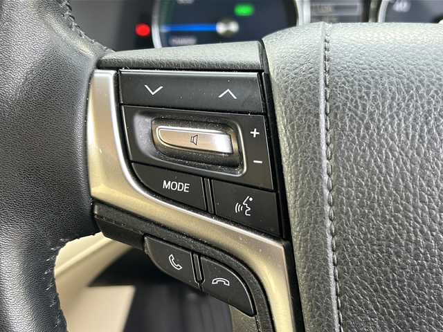 トヨタ クラウン ハイブリッド ロイヤル 茨城県 2017(平29)年 2万km ホワイトパールクリスタルシャイン ワンオーナー/レーンキープアシスト/衝突軽減/純正SDナビ/　　BT/CD/DVD/ワンセグ/バックカメラ/クルーズコントロール/純正16インチアルミホイール/HIDオートライト/オートマティックハイビーム/ドライブレコーダー/スマートキー/ETC