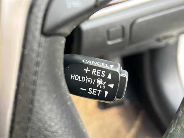 トヨタ クラウン ハイブリッド ロイヤル 茨城県 2017(平29)年 2万km ホワイトパールクリスタルシャイン ワンオーナー/レーンキープアシスト/衝突軽減/純正SDナビ/　　BT/CD/DVD/ワンセグ/バックカメラ/クルーズコントロール/純正16インチアルミホイール/HIDオートライト/オートマティックハイビーム/ドライブレコーダー/スマートキー/ETC