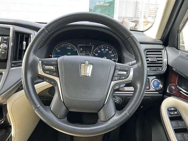 トヨタ クラウン ハイブリッド ロイヤル 茨城県 2017(平29)年 2万km ホワイトパールクリスタルシャイン ワンオーナー/レーンキープアシスト/衝突軽減/純正SDナビ/　　BT/CD/DVD/ワンセグ/バックカメラ/クルーズコントロール/純正16インチアルミホイール/HIDオートライト/オートマティックハイビーム/ドライブレコーダー/スマートキー/ETC