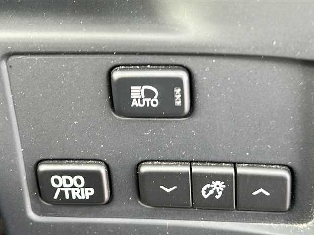 トヨタ クラウン ハイブリッド ロイヤル 茨城県 2017(平29)年 2万km ホワイトパールクリスタルシャイン ワンオーナー/レーンキープアシスト/衝突軽減/純正SDナビ/　　BT/CD/DVD/ワンセグ/バックカメラ/クルーズコントロール/純正16インチアルミホイール/HIDオートライト/オートマティックハイビーム/ドライブレコーダー/スマートキー/ETC