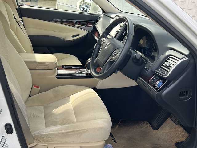 トヨタ クラウン ハイブリッド ロイヤル 茨城県 2017(平29)年 2万km ホワイトパールクリスタルシャイン ワンオーナー/レーンキープアシスト/衝突軽減/純正SDナビ/　　BT/CD/DVD/ワンセグ/バックカメラ/クルーズコントロール/純正16インチアルミホイール/HIDオートライト/オートマティックハイビーム/ドライブレコーダー/スマートキー/ETC