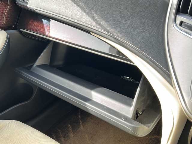 トヨタ クラウン ハイブリッド ロイヤル 茨城県 2017(平29)年 2万km ホワイトパールクリスタルシャイン ワンオーナー/レーンキープアシスト/衝突軽減/純正SDナビ/　　BT/CD/DVD/ワンセグ/バックカメラ/クルーズコントロール/純正16インチアルミホイール/HIDオートライト/オートマティックハイビーム/ドライブレコーダー/スマートキー/ETC