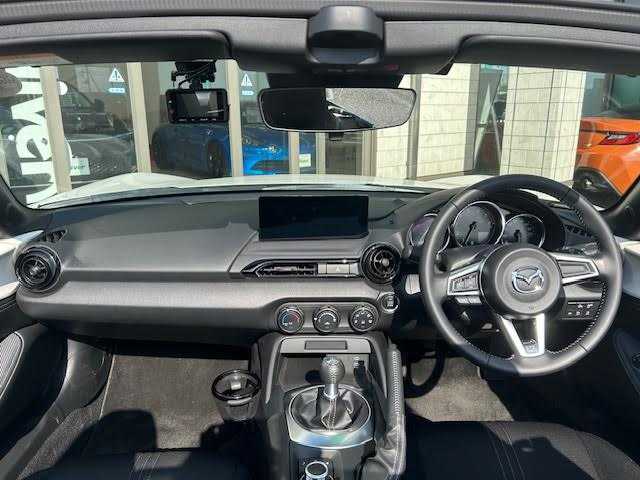 マツダ ロードスター S 埼玉県 2024(令6)年 1.8万km スノーフレイクホワイトパールマイカ 純正ディスプレイオーディオ/Bluetooth/AppleCarPlay/バックカメラ/i-ACTIVSENSE/ブラインドスポットモニター/ドライブレコーダー/LEDヘッドライト/プッシュスタート/リモコンキー/ETC/保証書/取扱説明書/スペアキー