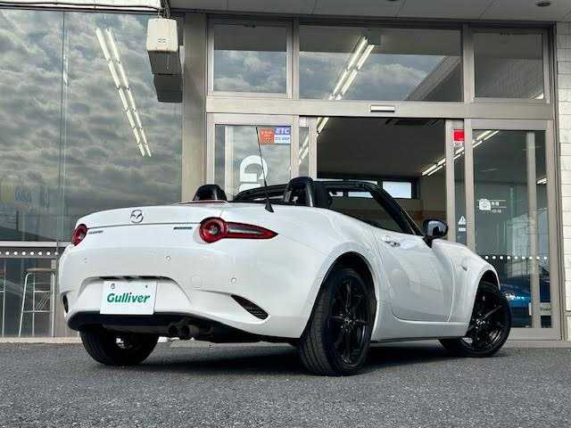 マツダ ロードスター S 埼玉県 2024(令6)年 1.8万km スノーフレイクホワイトパールマイカ 純正ディスプレイオーディオ/Bluetooth/AppleCarPlay/バックカメラ/i-ACTIVSENSE/ブラインドスポットモニター/ドライブレコーダー/LEDヘッドライト/プッシュスタート/リモコンキー/ETC/保証書/取扱説明書/スペアキー