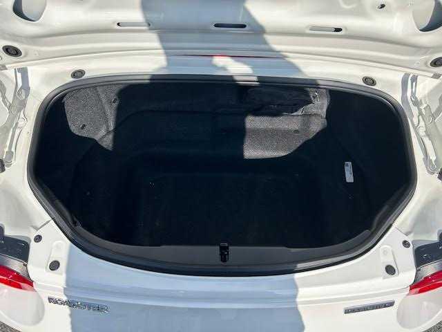 マツダ ロードスター S 埼玉県 2024(令6)年 1.8万km スノーフレイクホワイトパールマイカ 純正ディスプレイオーディオ/Bluetooth/AppleCarPlay/バックカメラ/i-ACTIVSENSE/ブラインドスポットモニター/ドライブレコーダー/LEDヘッドライト/プッシュスタート/リモコンキー/ETC/保証書/取扱説明書/スペアキー