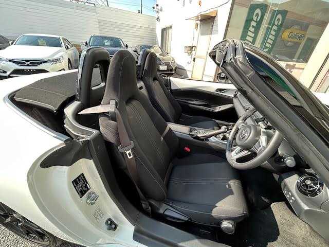 マツダ ロードスター S 埼玉県 2024(令6)年 1.8万km スノーフレイクホワイトパールマイカ 純正ディスプレイオーディオ/Bluetooth/AppleCarPlay/バックカメラ/i-ACTIVSENSE/ブラインドスポットモニター/ドライブレコーダー/LEDヘッドライト/プッシュスタート/リモコンキー/ETC/保証書/取扱説明書/スペアキー