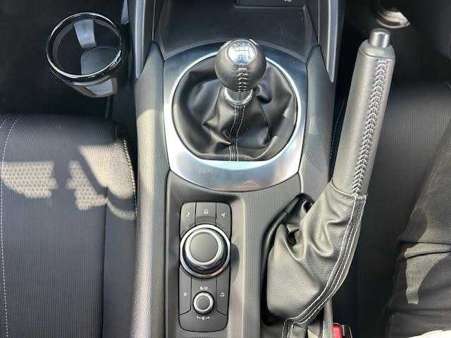 マツダ ロードスター S 埼玉県 2024(令6)年 1.8万km スノーフレイクホワイトパールマイカ 純正ディスプレイオーディオ/Bluetooth/AppleCarPlay/バックカメラ/i-ACTIVSENSE/ブラインドスポットモニター/ドライブレコーダー/LEDヘッドライト/プッシュスタート/リモコンキー/ETC/保証書/取扱説明書/スペアキー