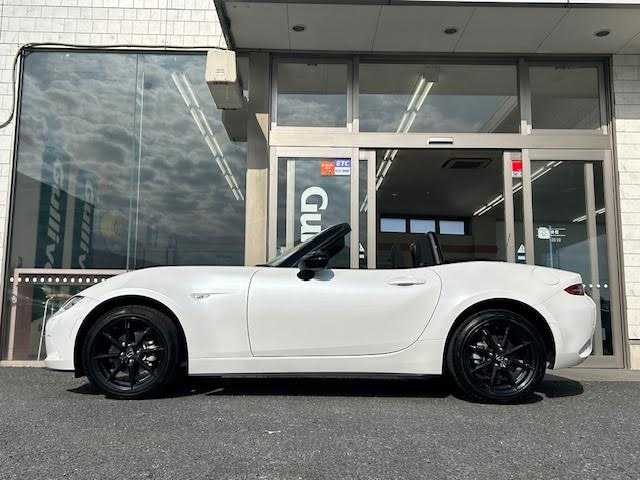 マツダ ロードスター S 埼玉県 2024(令6)年 1.8万km スノーフレイクホワイトパールマイカ 純正ディスプレイオーディオ/Bluetooth/AppleCarPlay/バックカメラ/i-ACTIVSENSE/ブラインドスポットモニター/ドライブレコーダー/LEDヘッドライト/プッシュスタート/リモコンキー/ETC/保証書/取扱説明書/スペアキー