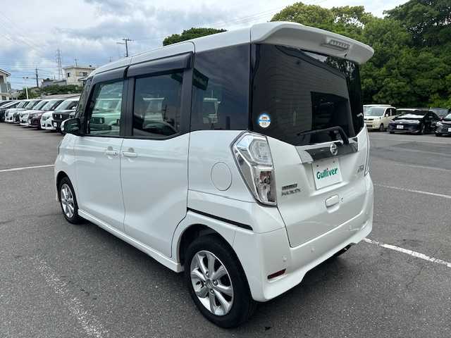日産 デイズ ルークス ハイウェイスターX 大阪府 2020(令2)年 1.8万km ホワイトパール ナビ　/フルセグ　/Ｂｌｕｅｔｏｏｔｈ　/全方位カメラ　/パワースライドドア　/ドライブレコーダー　/ＬＥＤヘッドライト　/オートハイビーム　/革巻きハンドル　/フロアーマット　/サイドバイザー　/ＥＴＣ