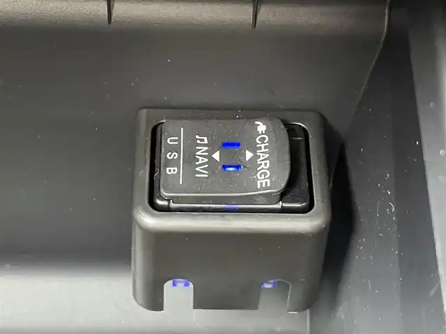ダイハツ タント カスタムRSトップED VS SAⅢ 愛知県 2019(令1)年 1.4万km レーザーブルークリスタルシャイン ・純正SDメモリーナビ/・フルセグTV/・CD/DVD再生/・Bluetooth/USB接続/・全方位カメラ/・ETC /・ハーフレザーシート/・ベンチシート/・シートヒーター（D）/・両側パワースライドドア/・純正１５インチアルミホイール/・純正LEDヘッドライト/・オートマチックハイビーム/・コーナーセンサー/・衝突軽減ブレーキ/・レーンキープアシスト/・スマートキー/・オートエアコン/・充電用USBポート（1個）