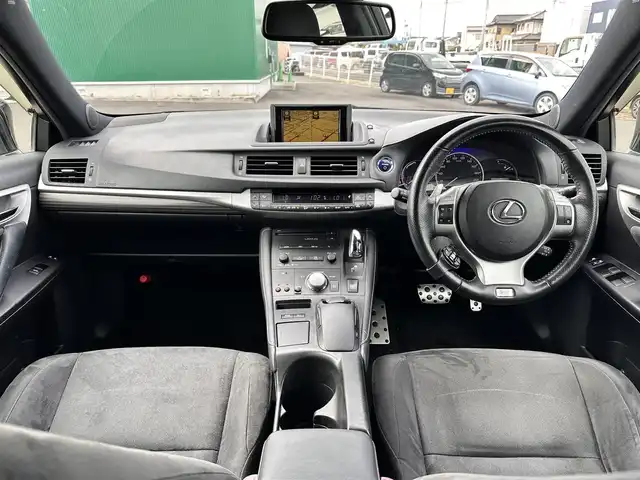 レクサス ＣＴ 200h Fスポーツ 宮城県 2011(平23)年 14.6万km ブラック 後期型ヘッドライト/純正メーカーHDDナビ/【CD・DVD・MSV・USB・AUX・フルセグTV】/バックカメラ/純正17インチAW/クルーズコントロール/シートヒーター/シートリフター/パドルシフト/革巻きステアリング/ステアリングスイッチ/コーナーセンサー/ウィンカーミラー/オートライト/LEDヘッドライト/フォグライト/スマートキーX２/カードキー/ETC