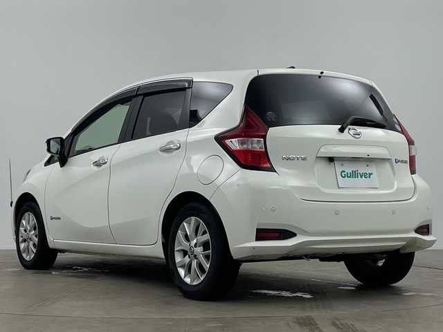 日産 ノート e－パワー X 鹿児島県 2020(令2)年 7.7万km ホワイト 社外SDナビ/Bluetooth/CD/DVD/ETC/バックカメラ/前方ドライブレコーダー/レーンキープアシスト/衝突軽減ブレーキ/純正フロアマット/前後コーナーセンサー/スペアキー1本/アイドリングストップ/保証書/取扱説明書